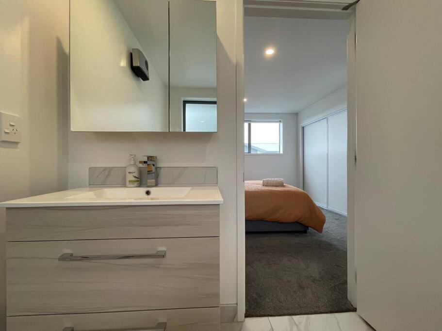Parkside Retreat - 3 Beds -Sleeps 6 Near Westfield Villa Christchurch Buitenkant foto