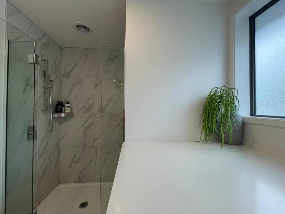 Parkside Retreat - 3 Beds -Sleeps 6 Near Westfield Villa Christchurch Buitenkant foto