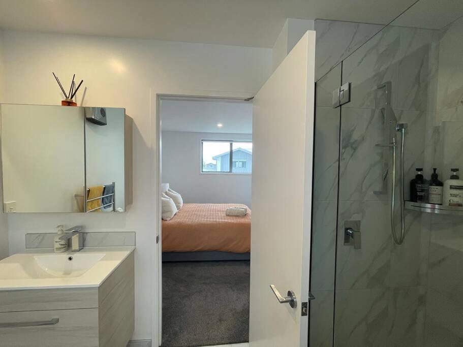 Parkside Retreat - 3 Beds -Sleeps 6 Near Westfield Villa Christchurch Buitenkant foto